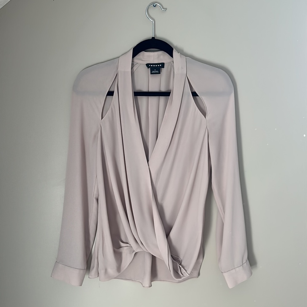 Nordstrom Trouvé surplice cream blouse Small